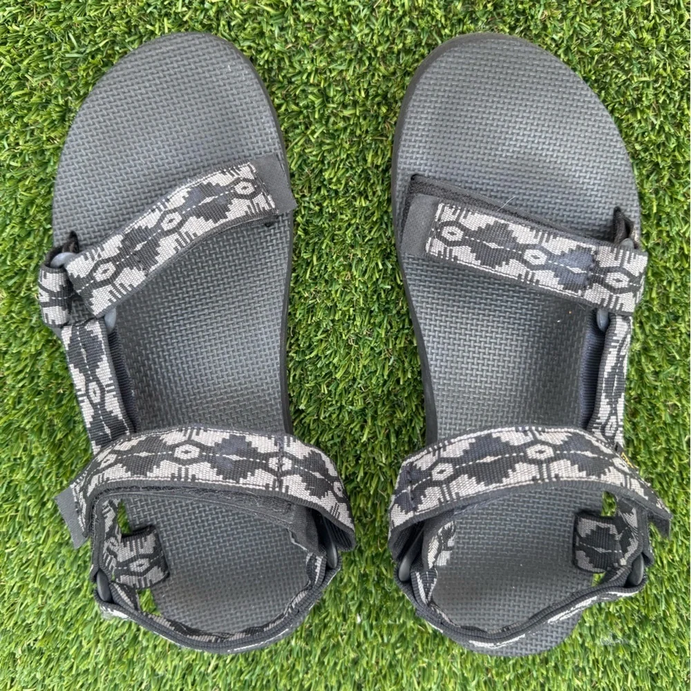 Teva Original Universal sandals Size 9